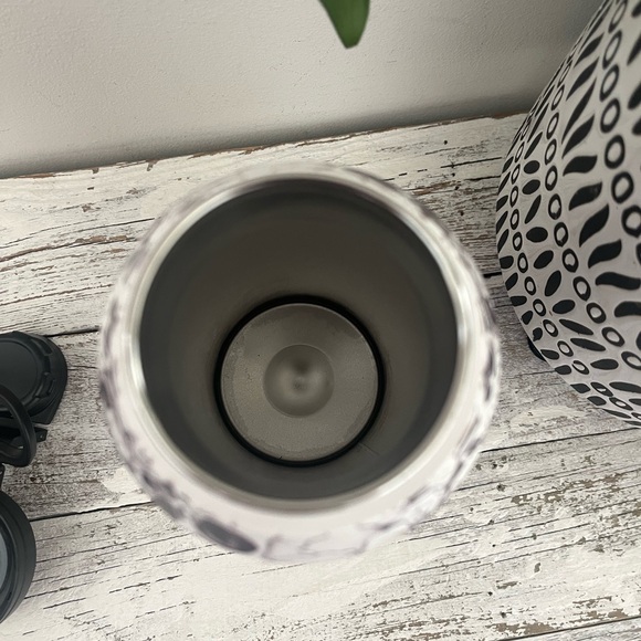 Skull and Floral Pattern Hydrapeak Bottle - Picture 5 of 6